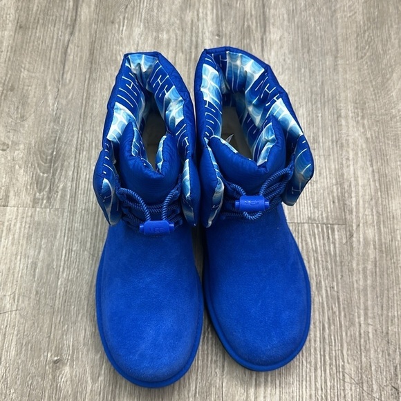 UGG® Classic Maxi Women's NWOB as is - Picture 2 of 9